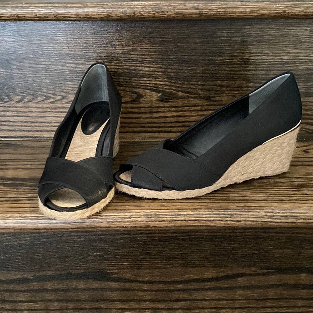 Black wedge